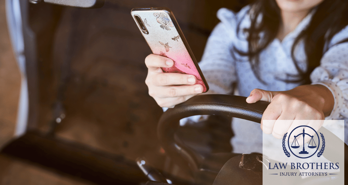 A person texting and driving